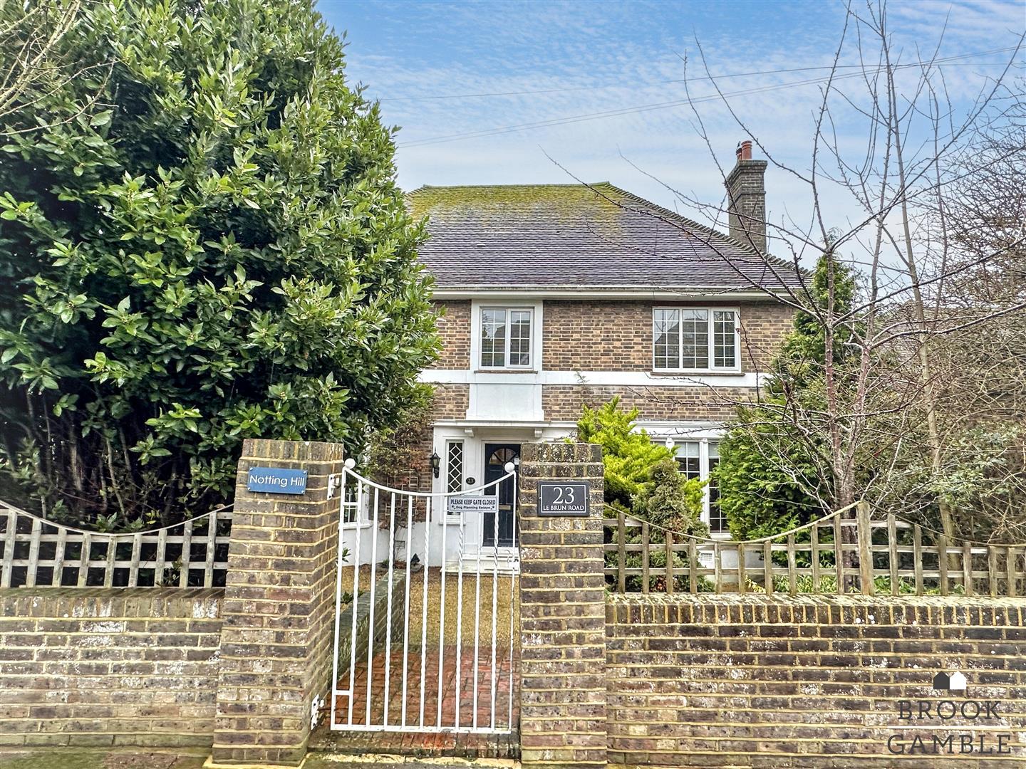4 Bedroom House - Detached. Le Brun Road in Eastbourne, 43